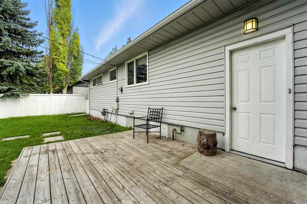 MLS® A2246525 - 284 Acadia Drive SE in Acadia Calgary, Residential