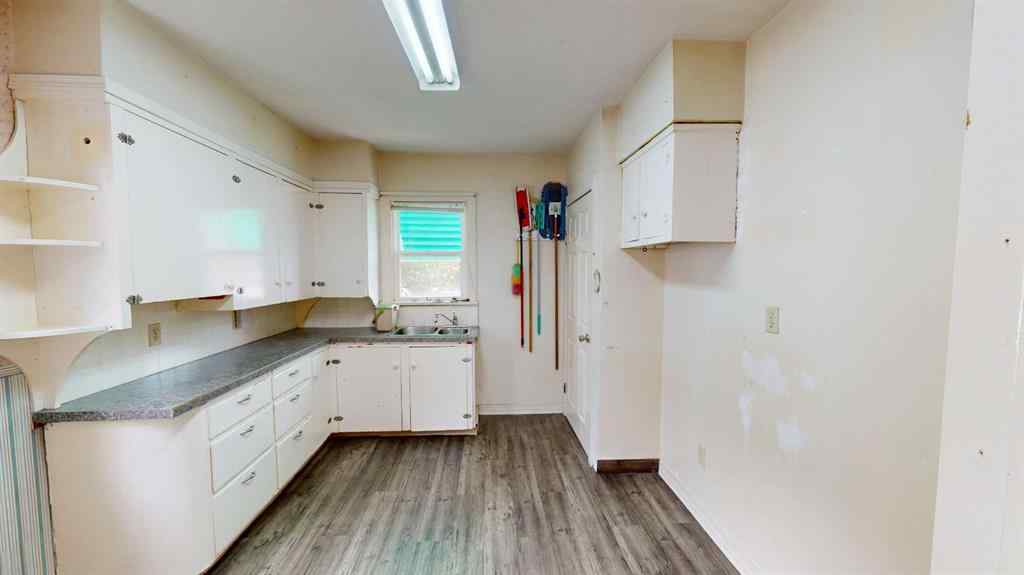 MLS® A2246531 - 1212 7 Avenue S in London Road Lethbridge, Residential