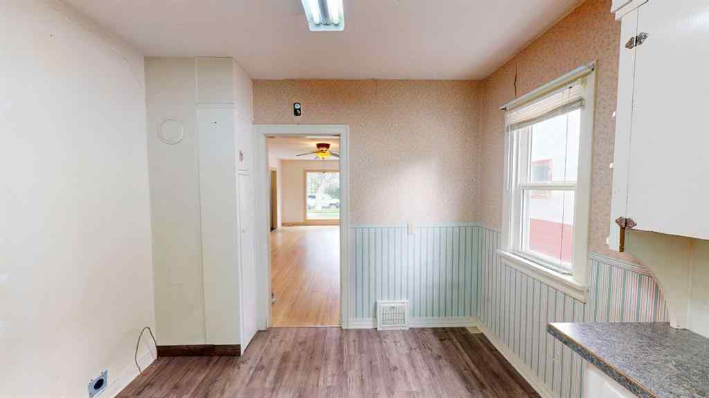 MLS® A2246531 - 1212 7 Avenue S in London Road Lethbridge, Residential