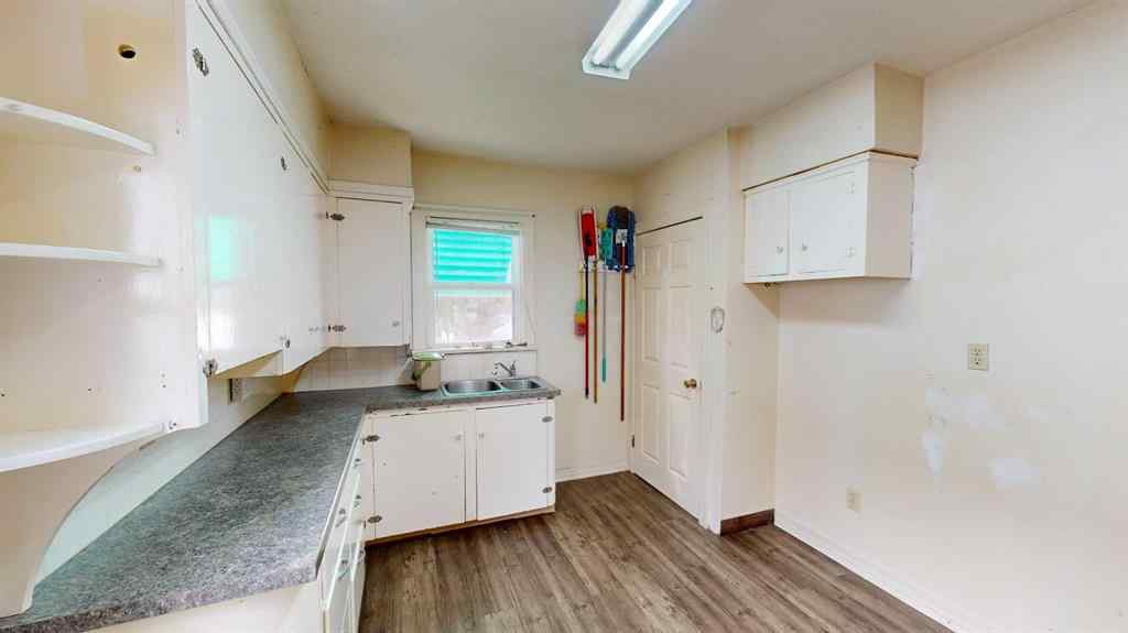MLS® A2246531 - 1212 7 Avenue S in London Road Lethbridge, Residential