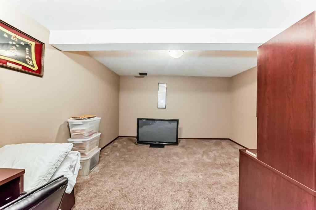 MLS® A2246544 - 440 Templeton Road NE in Temple Calgary, Residential