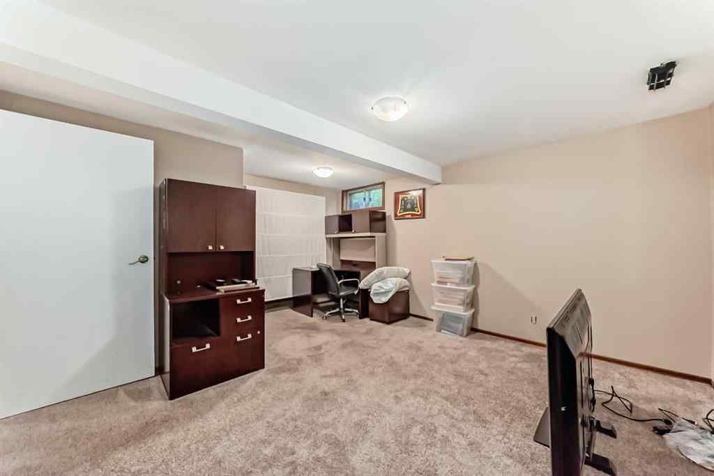 MLS® A2246544 - 440 Templeton Road NE in Temple Calgary, Residential