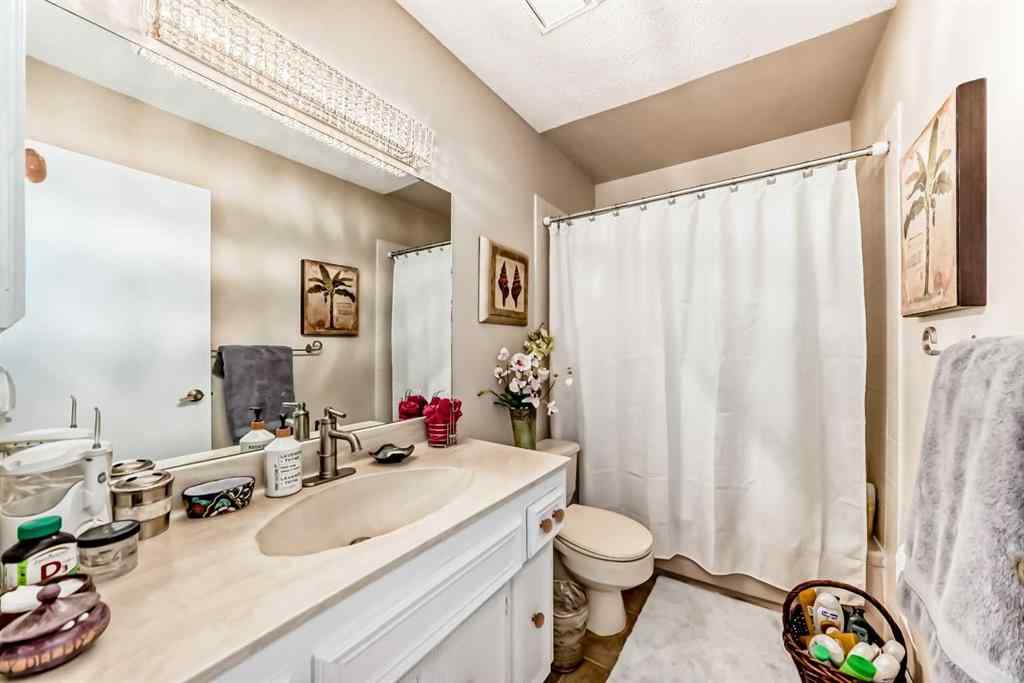 MLS® A2246544 - 440 Templeton Road NE in Temple Calgary, Residential