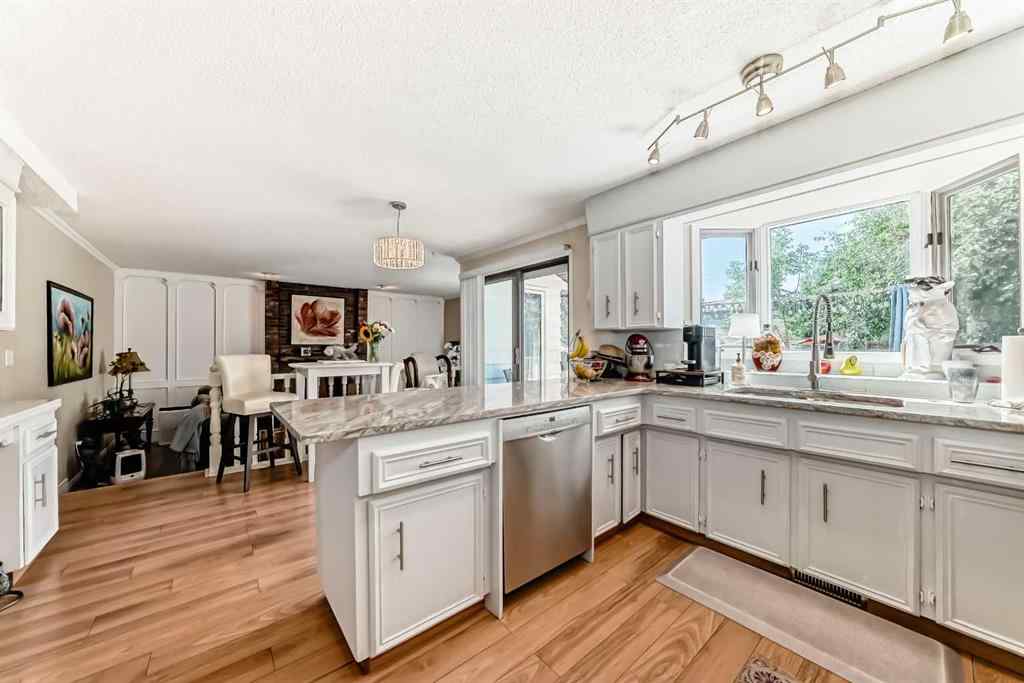 MLS® A2246544 - 440 Templeton Road NE in Temple Calgary, Residential