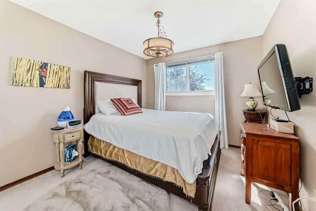 MLS® A2246544 - 440 Templeton Road NE in Temple Calgary, Residential
