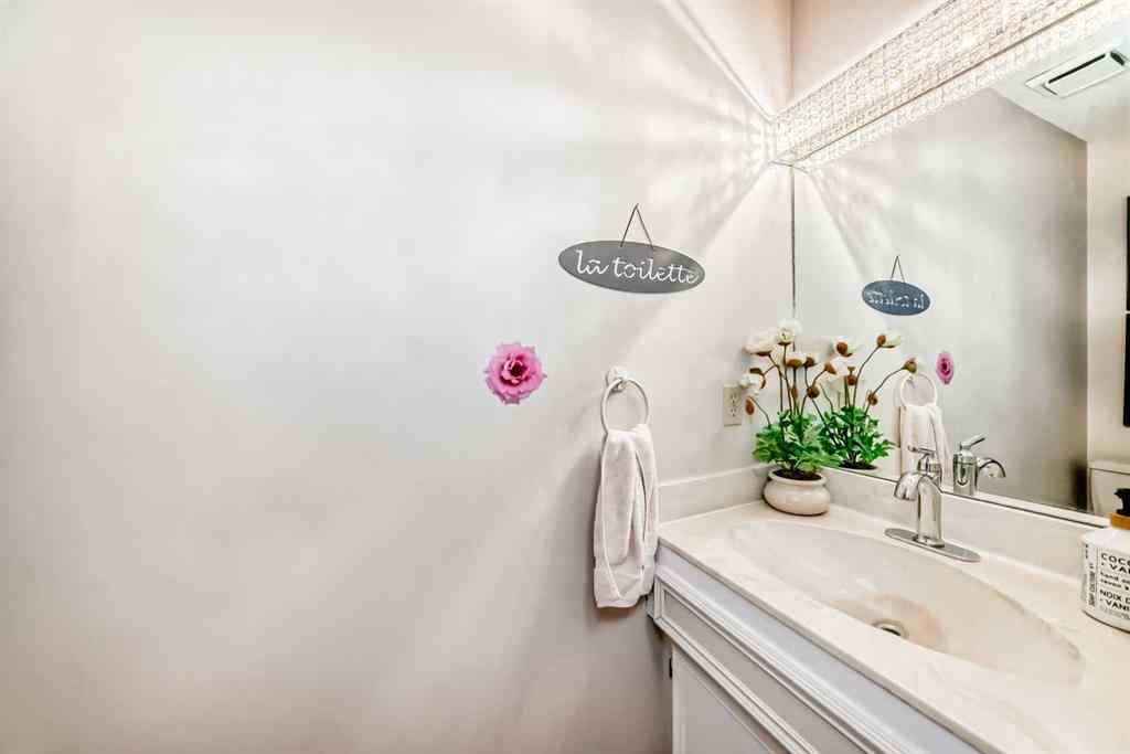 MLS® A2246544 - 440 Templeton Road NE in Temple Calgary, Residential
