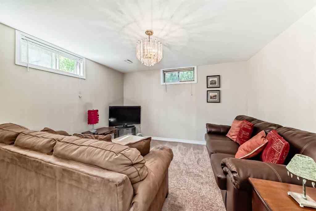 MLS® A2246544 - 440 Templeton Road NE in Temple Calgary, Residential