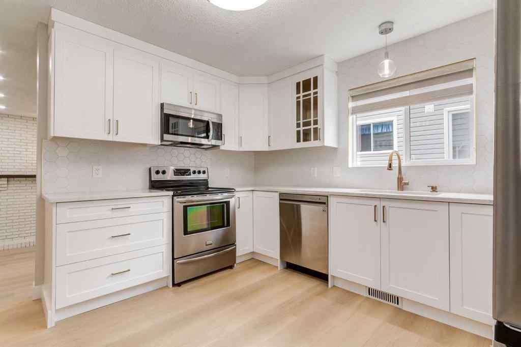 MLS® A2246579 - 204 Hawkhill Way NW in Hawkwood Calgary, Residential