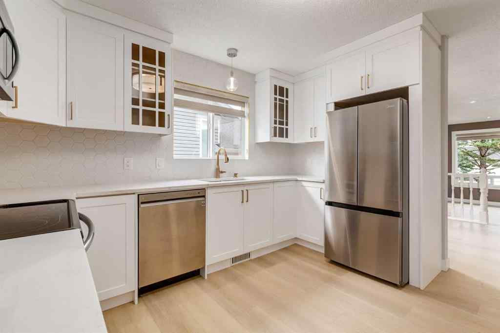 MLS® A2246579 - 204 Hawkhill Way NW in Hawkwood Calgary, Residential