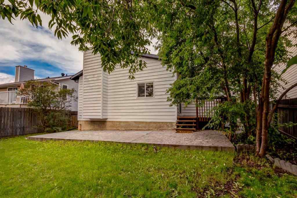 MLS® A2246579 - 204 Hawkhill Way NW in Hawkwood Calgary, Residential