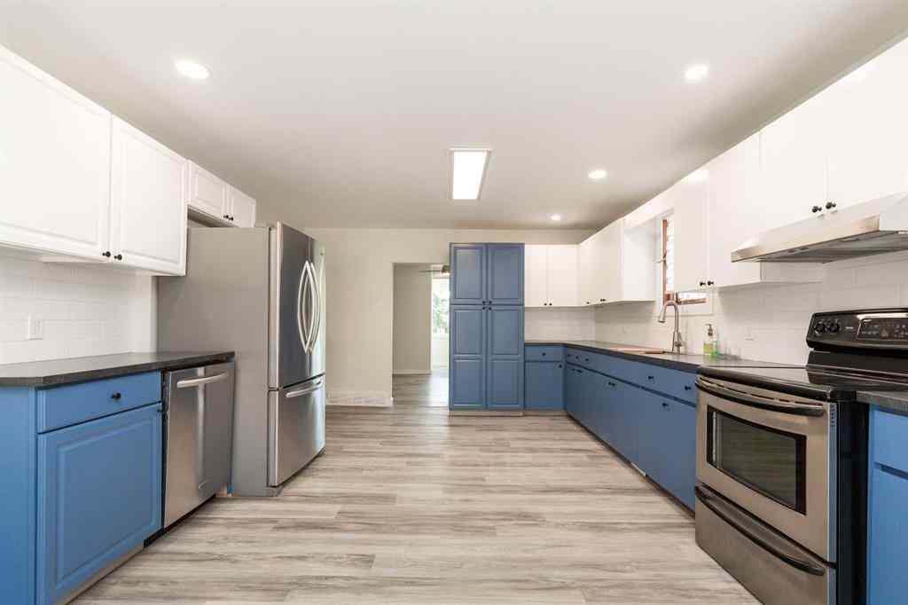 MLS® A2246584 - 2522 211 Street  in NONE Bellevue, Residential
