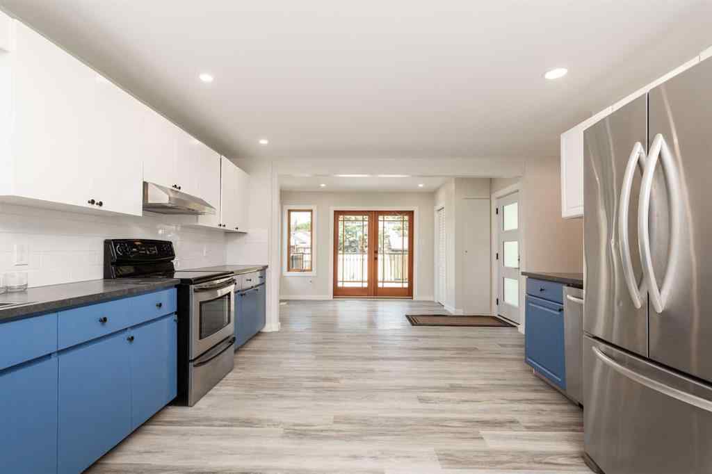 MLS® A2246584 - 2522 211 Street  in NONE Bellevue, Residential