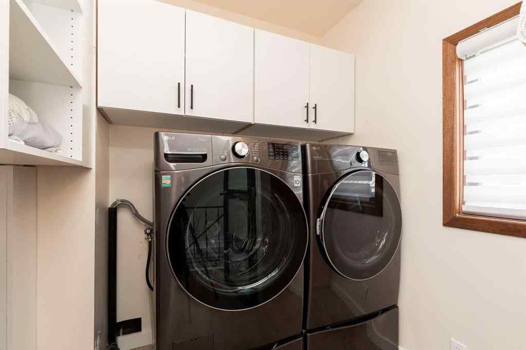 MLS® A2246584 - 2522 211 Street  in NONE Bellevue, Residential