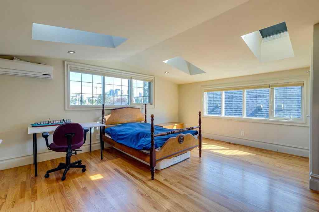 MLS® A2246604 - 462 12 Street NW in Hillhurst Calgary, Residential