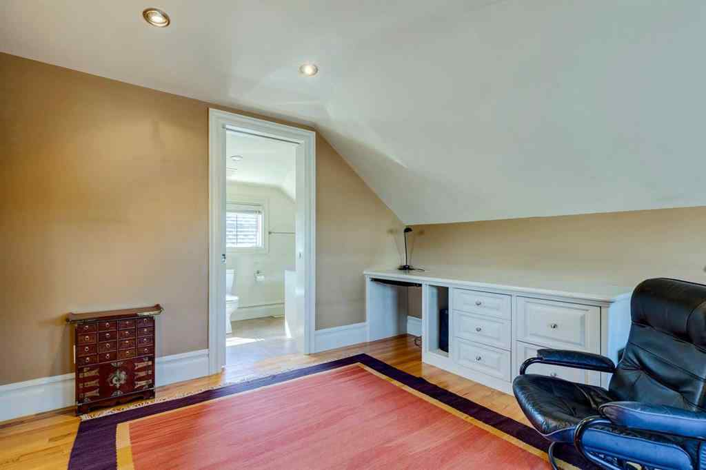 MLS® A2246604 - 462 12 Street NW in Hillhurst Calgary, Residential