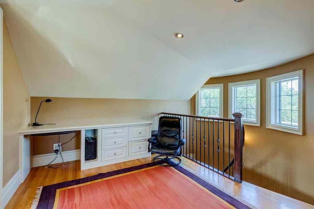 MLS® A2246604 - 462 12 Street NW in Hillhurst Calgary, Residential