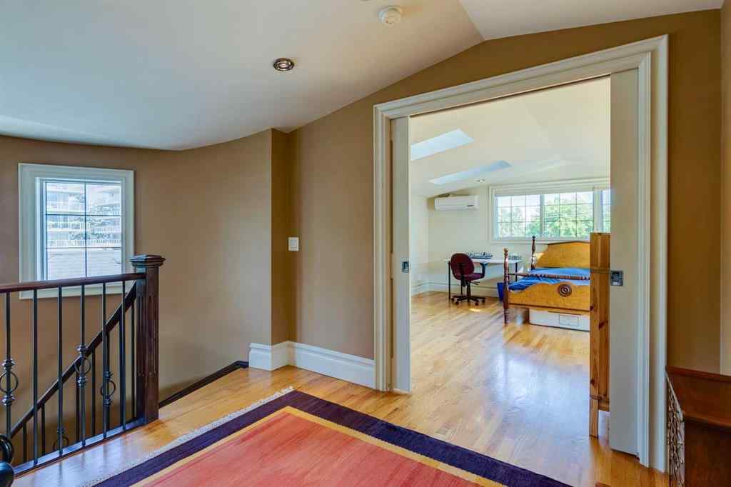 MLS® A2246604 - 462 12 Street NW in Hillhurst Calgary, Residential