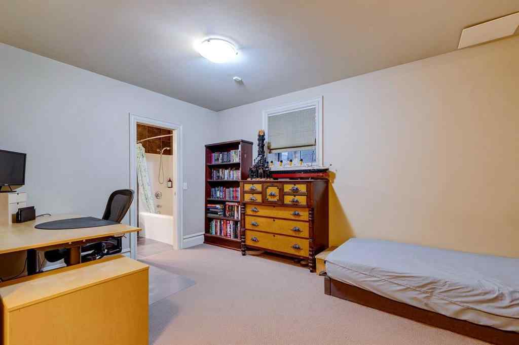 MLS® A2246604 - 462 12 Street NW in Hillhurst Calgary, Residential