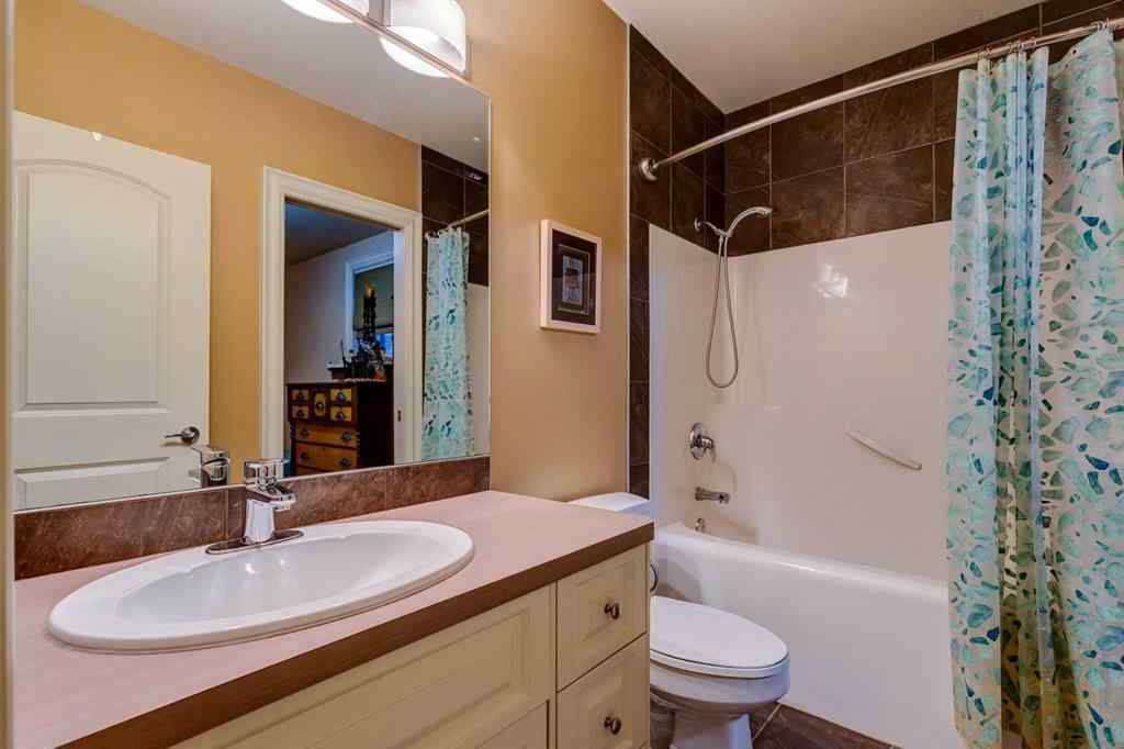 MLS® A2246604 - 462 12 Street NW in Hillhurst Calgary, Residential