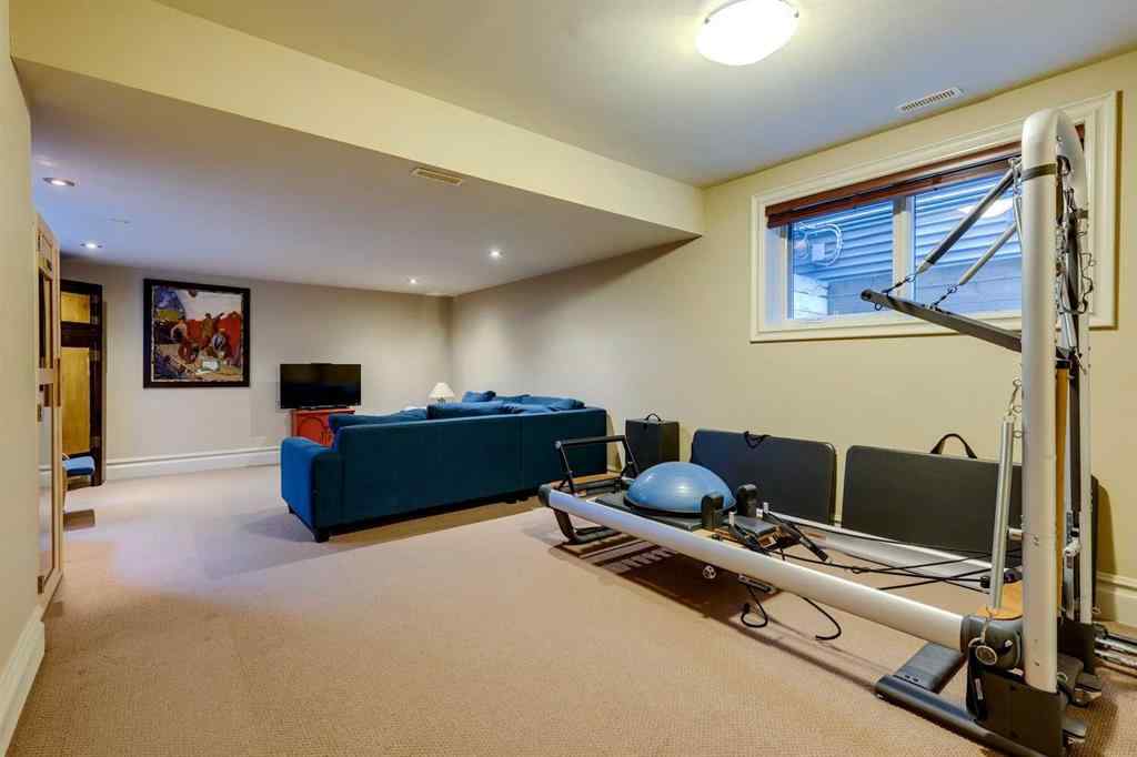 MLS® A2246604 - 462 12 Street NW in Hillhurst Calgary, Residential