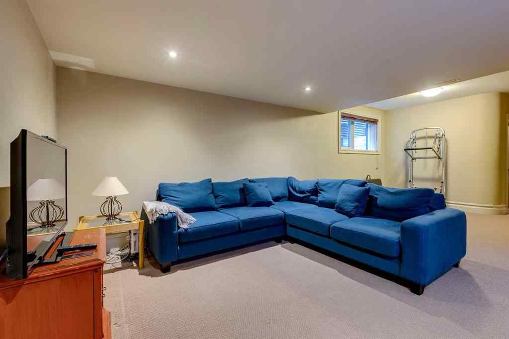 MLS® A2246604 - 462 12 Street NW in Hillhurst Calgary, Residential