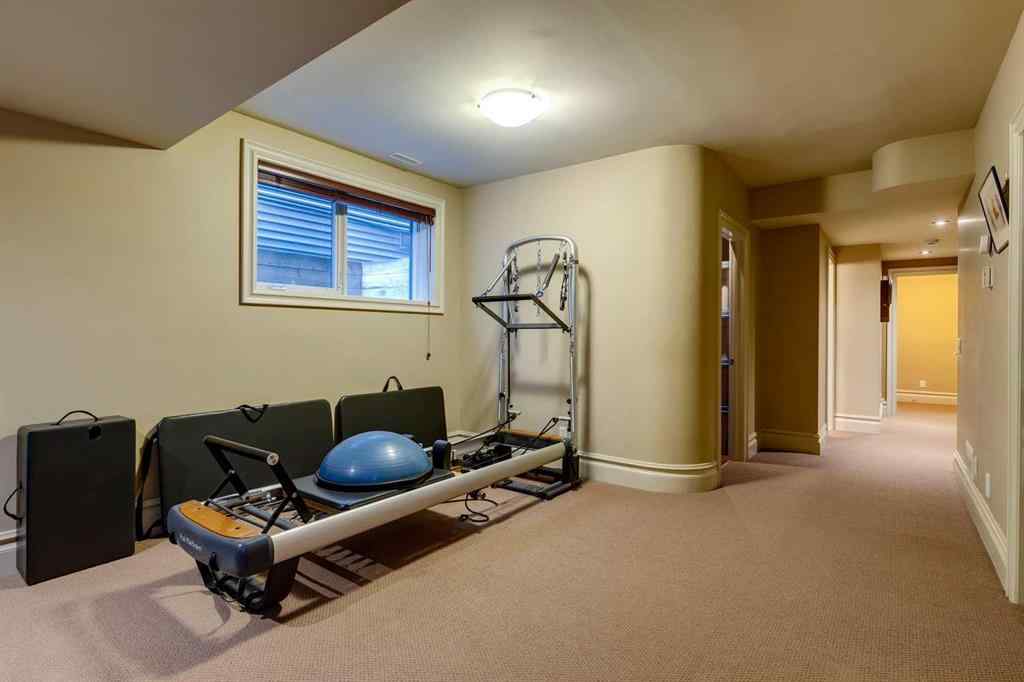 MLS® A2246604 - 462 12 Street NW in Hillhurst Calgary, Residential