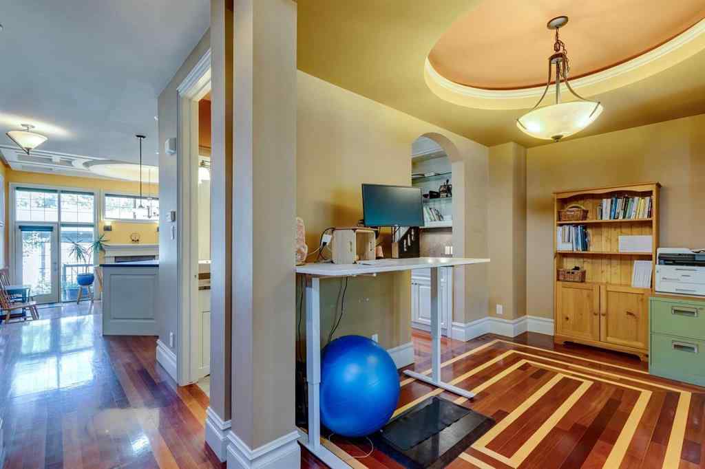 MLS® A2246604 - 462 12 Street NW in Hillhurst Calgary, Residential