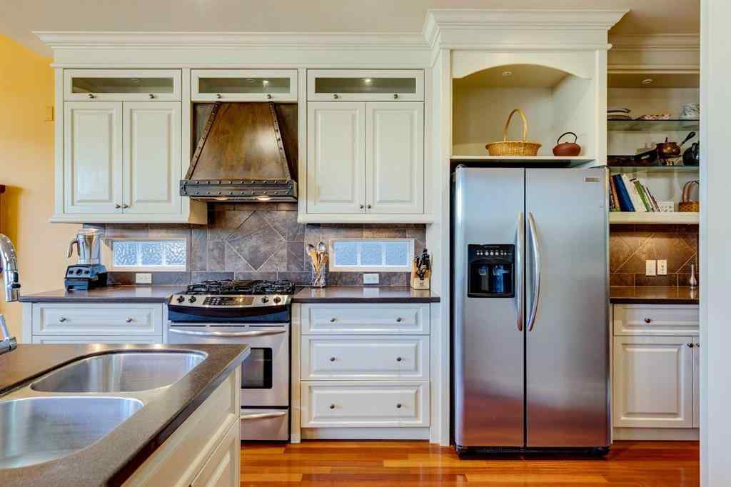 MLS® A2246604 - 462 12 Street NW in Hillhurst Calgary, Residential