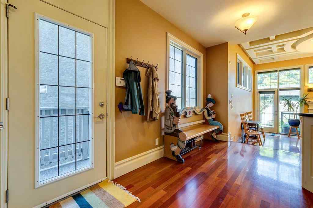 MLS® A2246604 - 462 12 Street NW in Hillhurst Calgary, Residential