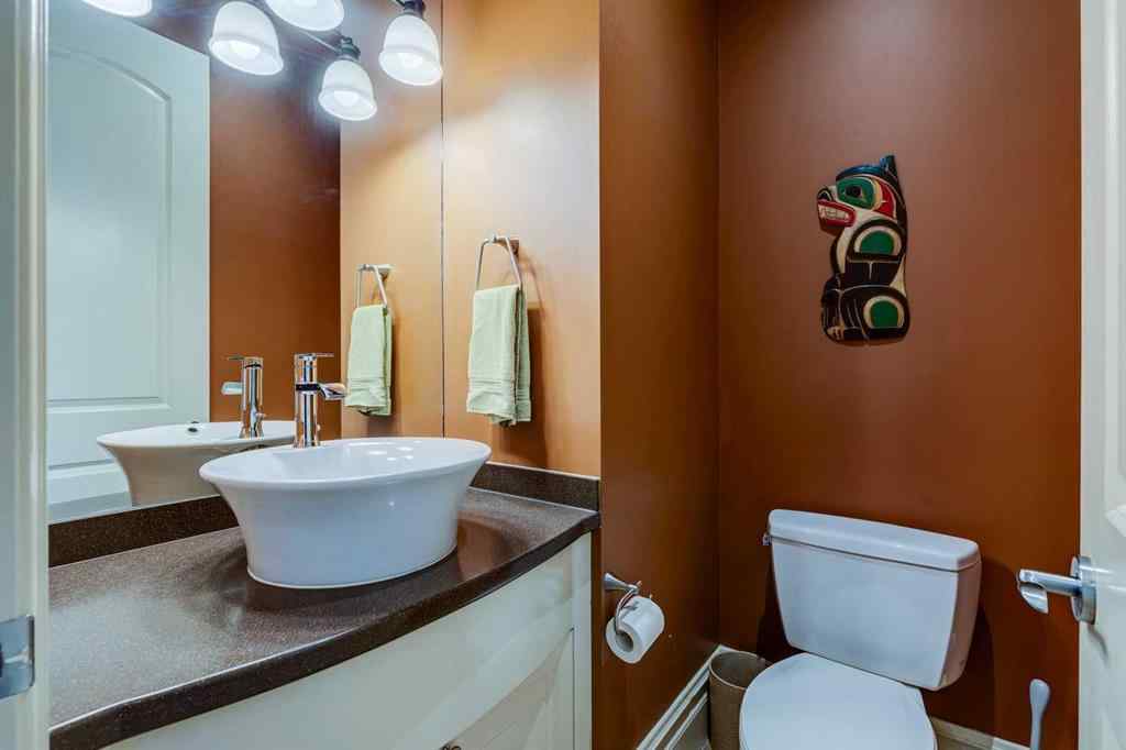 MLS® A2246604 - 462 12 Street NW in Hillhurst Calgary, Residential