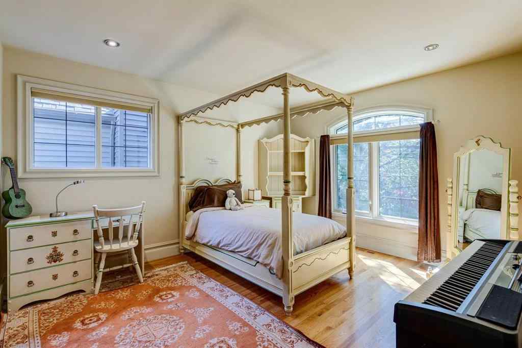 MLS® A2246604 - 462 12 Street NW in Hillhurst Calgary, Residential