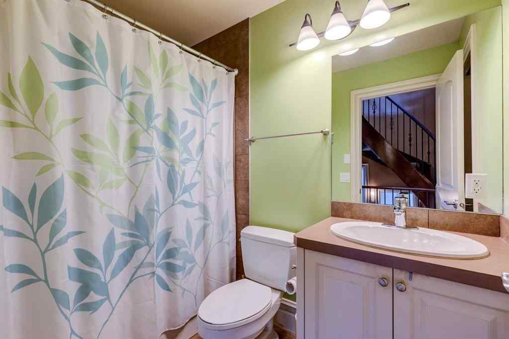 MLS® A2246604 - 462 12 Street NW in Hillhurst Calgary, Residential