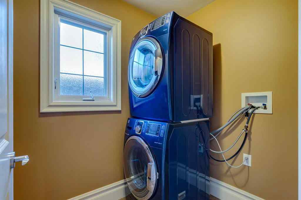 MLS® A2246604 - 462 12 Street NW in Hillhurst Calgary, Residential