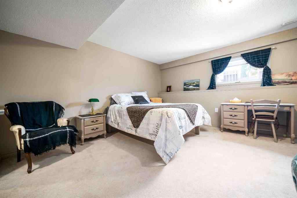 MLS® A2246608 - 40 Storrs Crescent SE in SE Southridge Medicine Hat, Residential