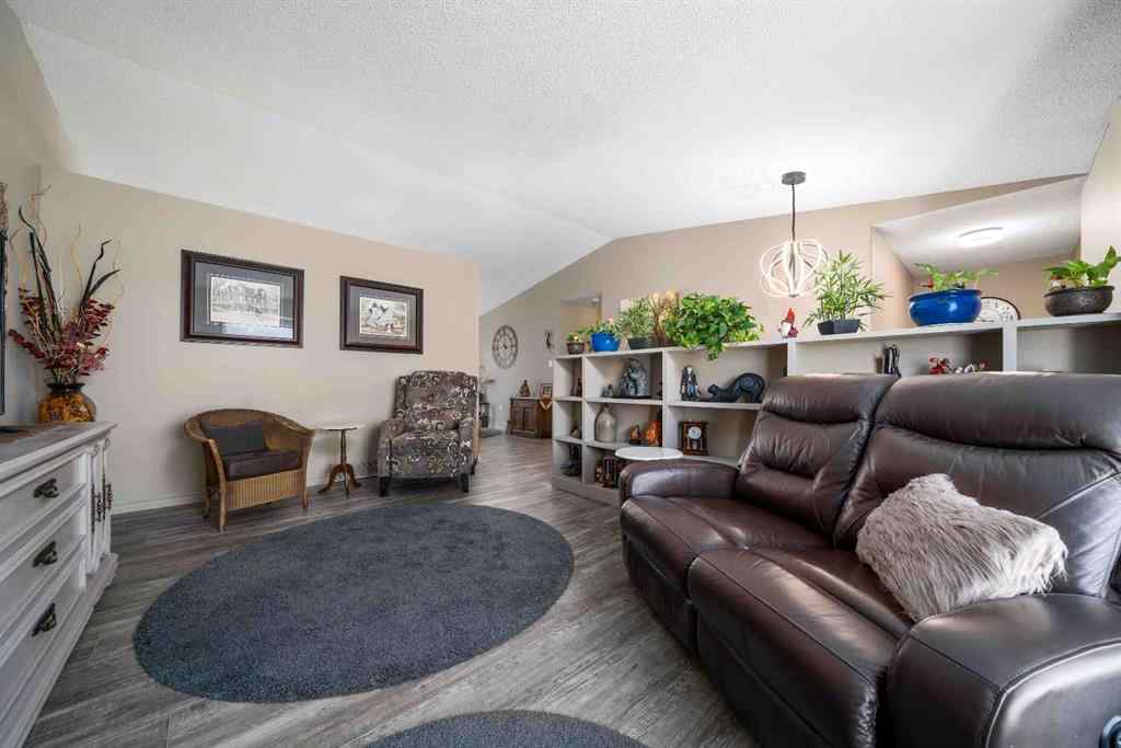 MLS® A2246608 - 40 Storrs Crescent SE in SE Southridge Medicine Hat, Residential