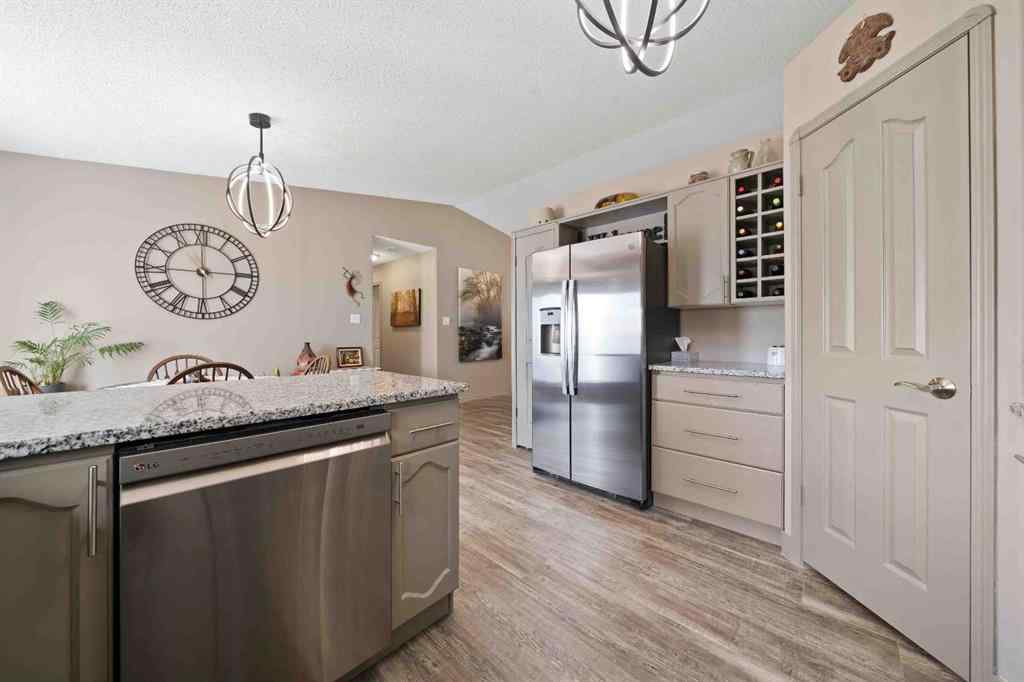 MLS® A2246608 - 40 Storrs Crescent SE in SE Southridge Medicine Hat, Residential