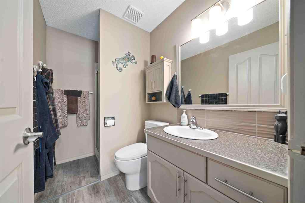 MLS® A2246608 - 40 Storrs Crescent SE in SE Southridge Medicine Hat, Residential