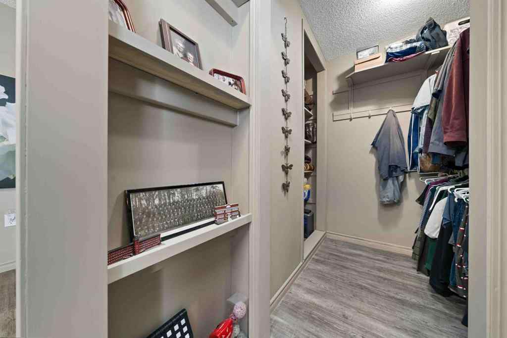 MLS® A2246608 - 40 Storrs Crescent SE in SE Southridge Medicine Hat, Residential