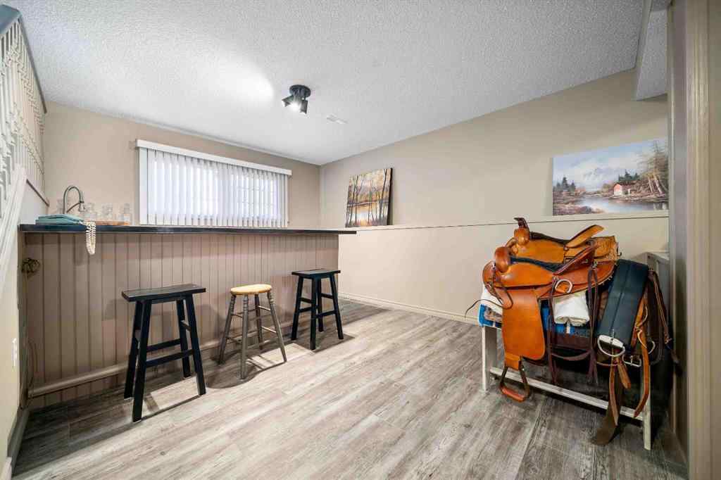MLS® A2246608 - 40 Storrs Crescent SE in SE Southridge Medicine Hat, Residential