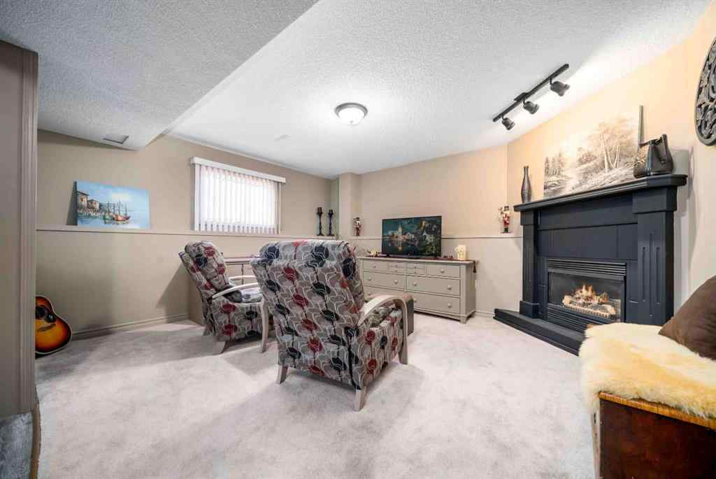 MLS® A2246608 - 40 Storrs Crescent SE in SE Southridge Medicine Hat, Residential
