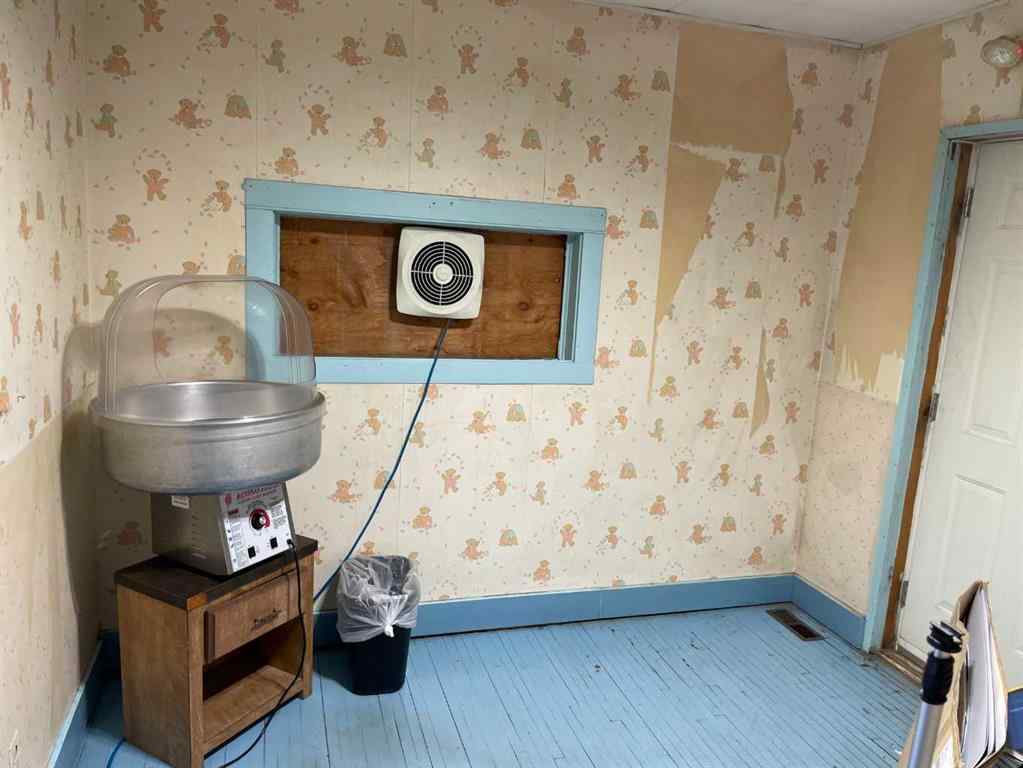 MLS® A2246629 - 131 2 Street W in Central Brooks, Commercial