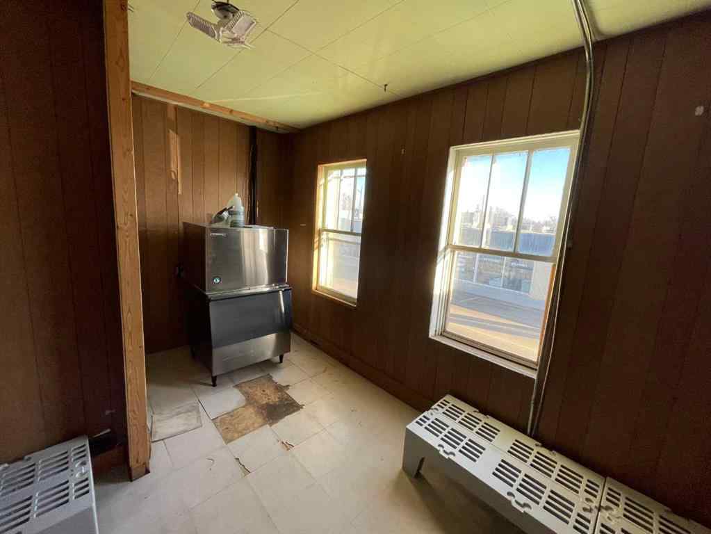 MLS® A2246629 - 131 2 Street W in Central Brooks, Commercial