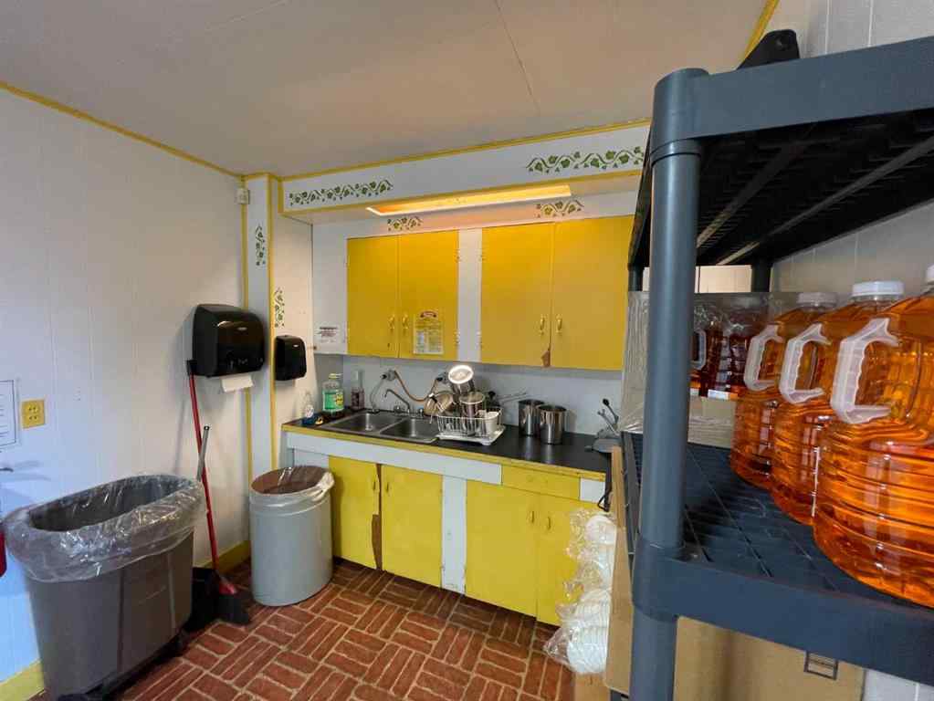 MLS® A2246629 - 131 2 Street W in Central Brooks, Commercial