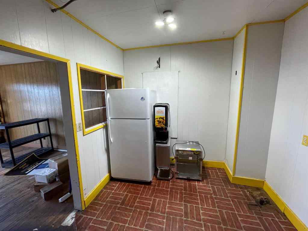 MLS® A2246629 - 131 2 Street W in Central Brooks, Commercial