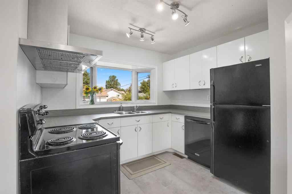MLS® A2246637 - 4912 43 Street  in Central Innisfail Innisfail, Residential