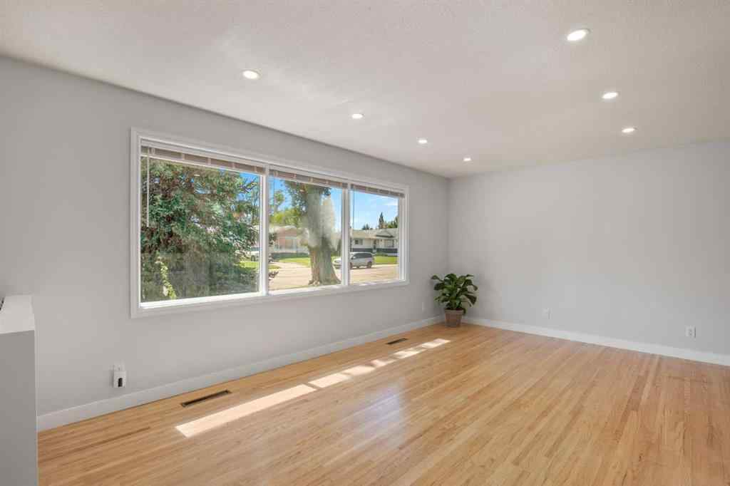 MLS® A2246637 - 4912 43 Street  in Central Innisfail Innisfail, Residential