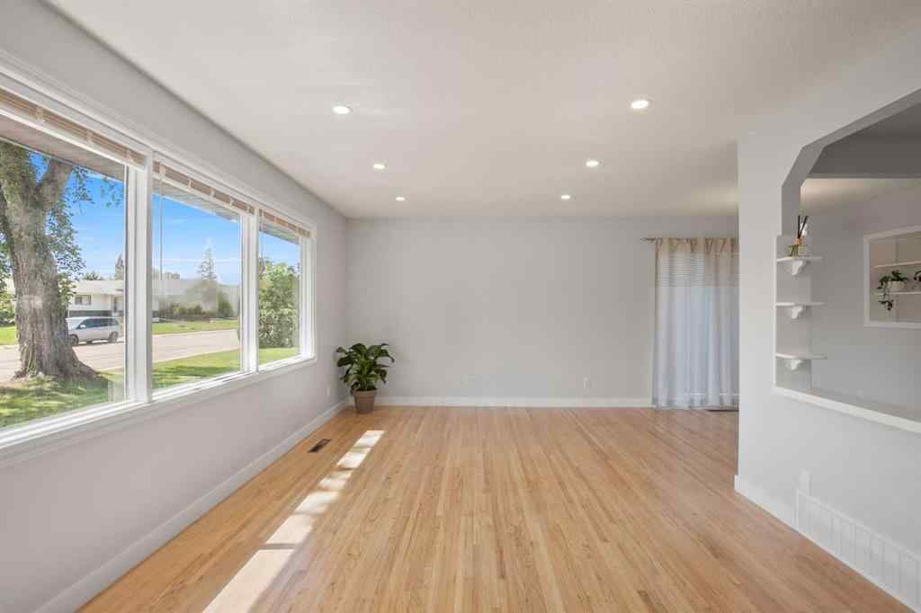 MLS® A2246637 - 4912 43 Street  in Central Innisfail Innisfail, Residential