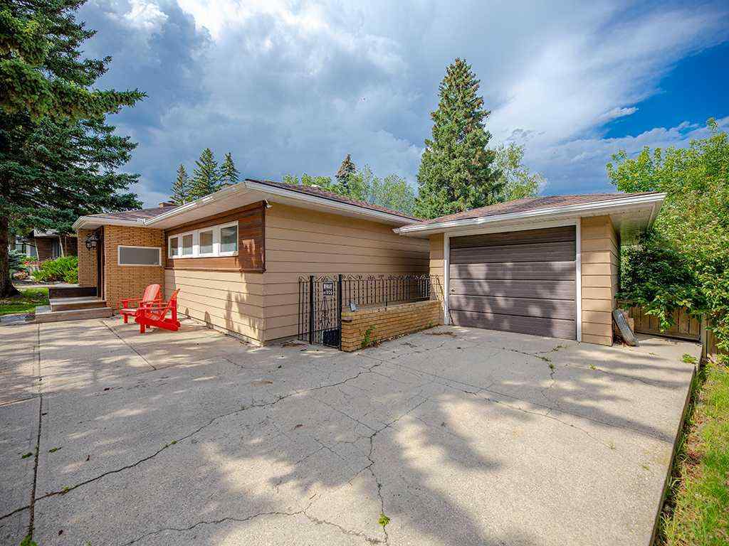 MLS® A2246638 - 16 Roseview Drive NW in Rosemont Calgary, Residential