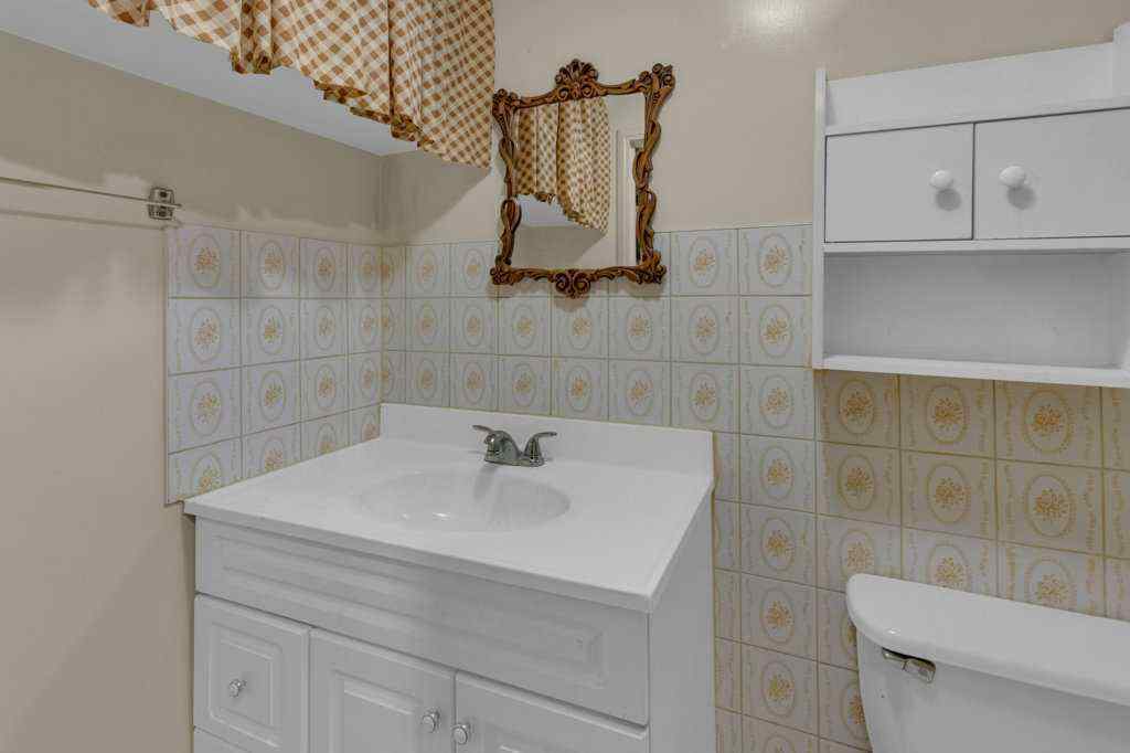 MLS® A2246690 - 4916 Norquay Drive NW in North Haven Calgary, Residential