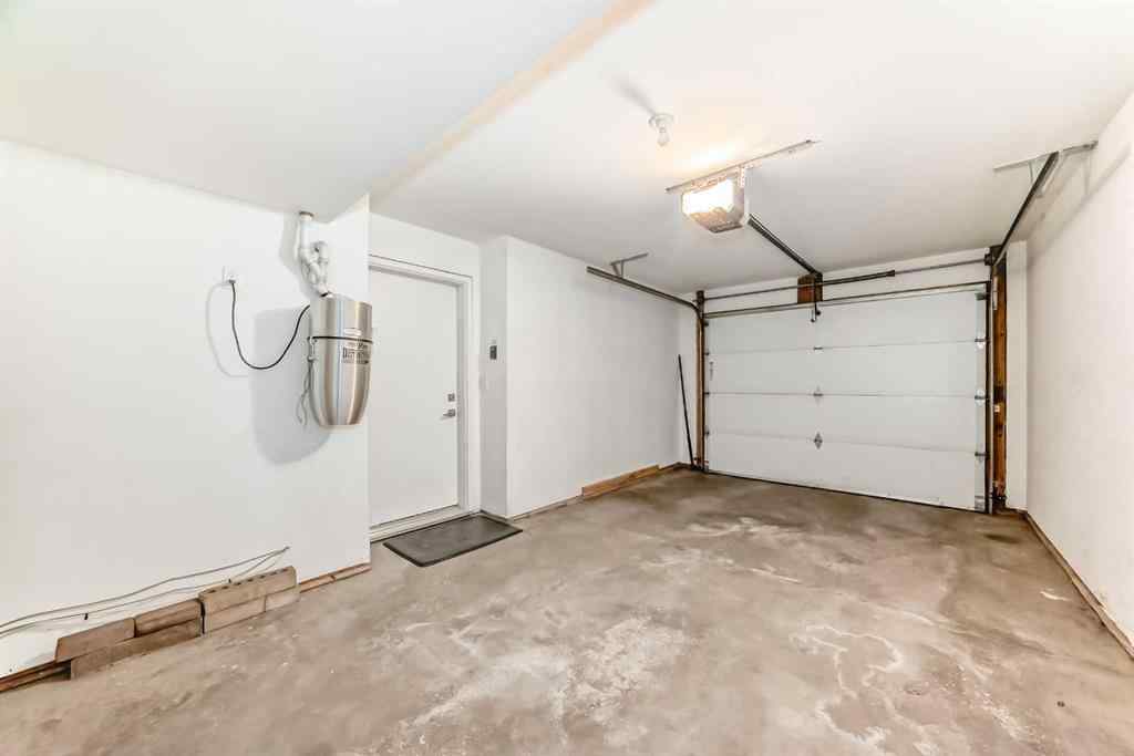 MLS® A2246712 - 1816 47 Street NW in Montgomery Calgary, Residential